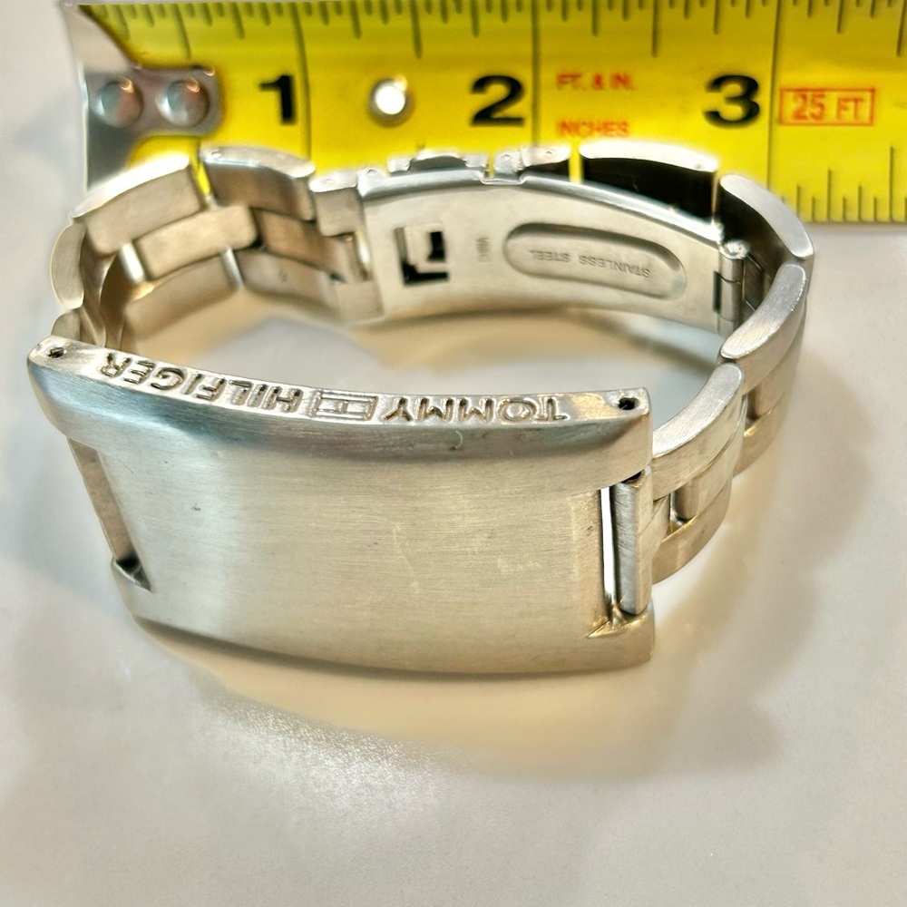Tommy Hilfiger Unisex Bracelet
Stainless Steel Watchband Look - Picture 8 of 16